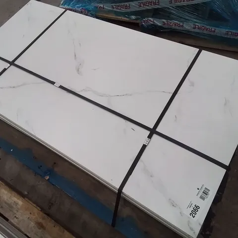 PALLET CONTAINING 16 WHITE MARBLE EFFECT PORCELAIN TILES EACH 1200 × 600