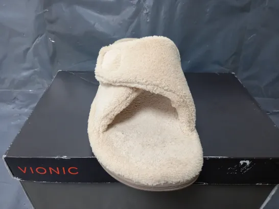 VIONIC INDULGE RELAX SLIPPERS IN TAN - UK 7