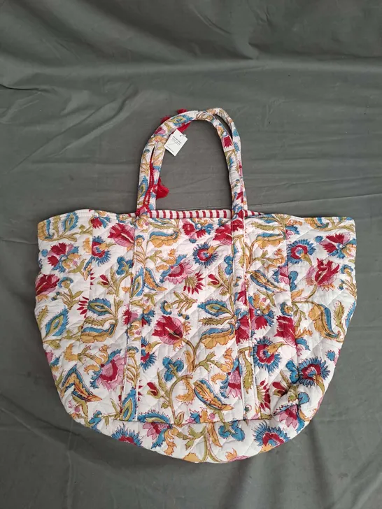 BIGGIE BEST COTTON QUILTED TOTE BAG IN MUTI FLORAL