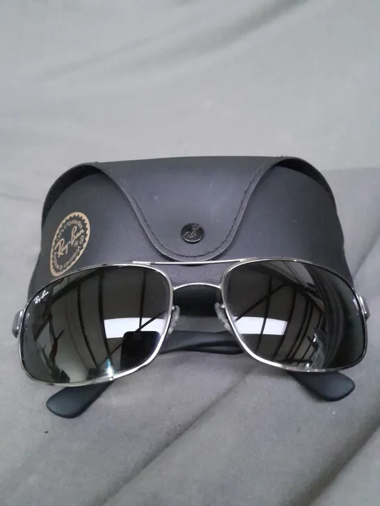 RAYBAN RB 3445 SHADES