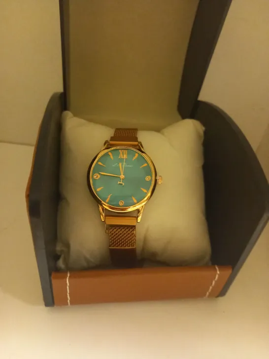 LADIES LA BANUS WATCH – QUARTZ MOVEMENT – METAL STRAP WITH MAGNETIC CLASP – BOX INCLUDED