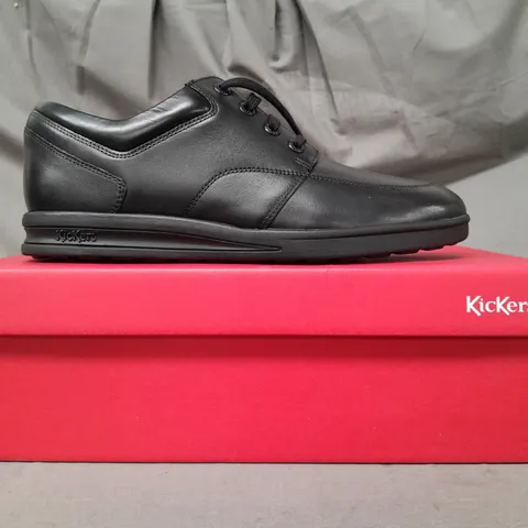 BOXED PAIR OF KICKERS LACE-UP SHOES IN BLACK EU SIZE 42