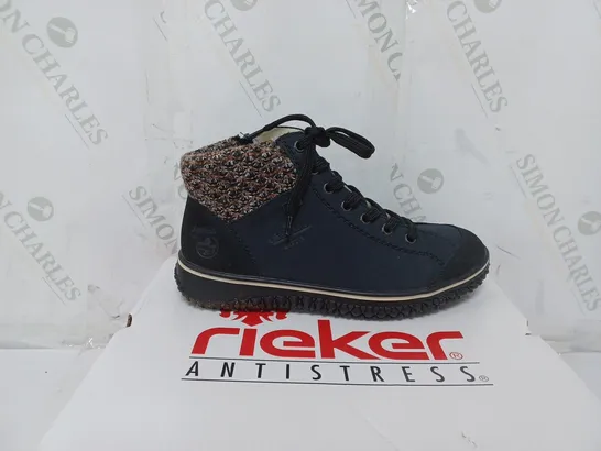 BOXED PAIR OF RIEKER LACE UP WATER RESISTANT BOOTS IN NAVY SIZE 5