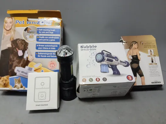 BOX OF APPROXIMATELY 15 ASSORTED ITEMS TO INCLUDE - BUBBLE SPACE GUN , SMART DOOR BELL , PET WHIZ ETC