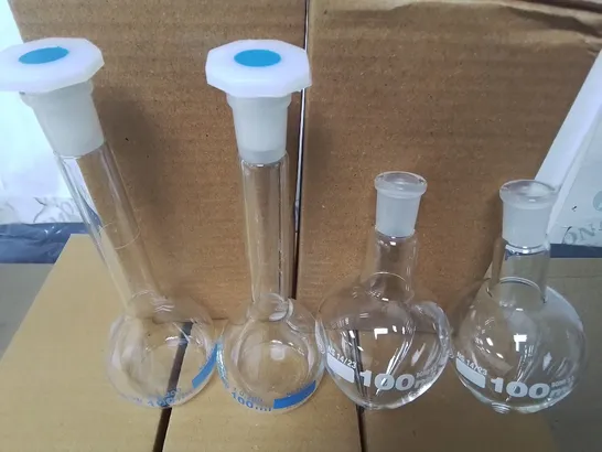 LOT OF ASSORTED GLASSWARE ITEMS INCLUDE 8 BOXED PAIR'S OF 100ML VOLUMETRIC FLASKS AND 9X PEAR SHAPED 100ML FLASKS