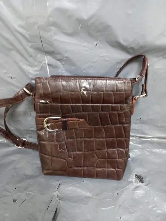 ASHWOOD LEATHER CROSSBODY BAG IN BROWN CROC