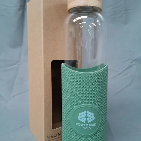 BOXED PEACE WITH THE WILD NEON KACTUS 550ML GLASS WATER BOTTLE IN GREEN