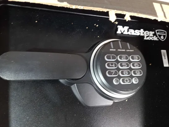 MASTER LOCK FIRE RESISTANT FIREPROOF WATER RESISTANT SAFE