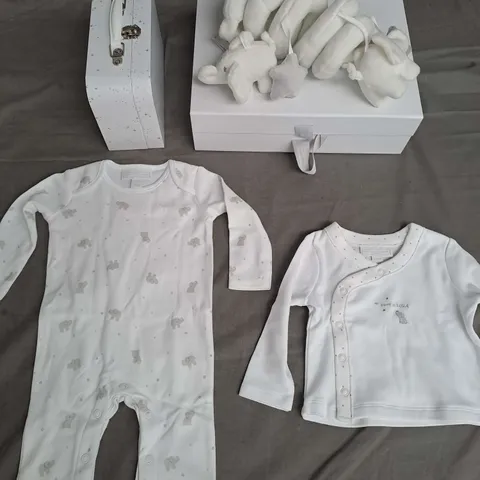 THE LITTLE WHITE COMPANY BORN IN 2024 ELEPHANT GIFT SET IN WHITE/GREY SIZE 0-3MONTHS