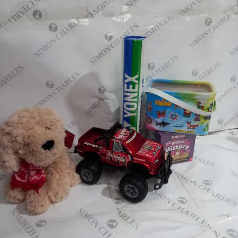 BOX OF APPROX 20 ASSORTED TOYS TO INCLUDE - HAMA 10000 BEADS - BRAINBOX BRITSH HISTORY - TESCO CURTIS THE CAVAPOO ECT
