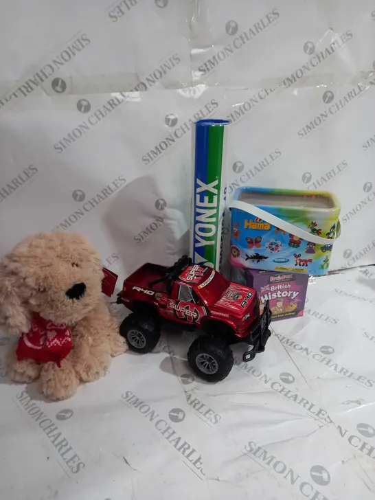 BOX OF APPROX 20 ASSORTED TOYS TO INCLUDE - HAMA 10000 BEADS - BRAINBOX BRITSH HISTORY - TESCO CURTIS THE CAVAPOO ECT