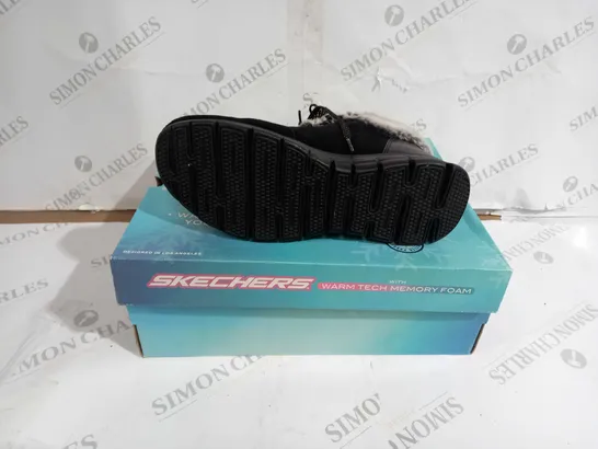 BOXED PAIR OF SKECHERS MEMORY FOAM BLACK BOOTS SIZE 7