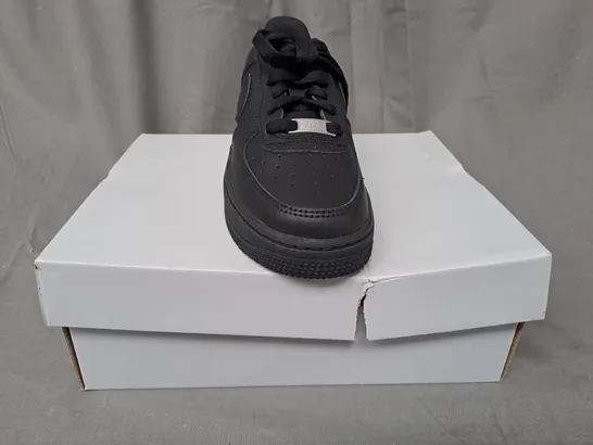 BOXED PAIR OF NIKE AIR FORCE 1 SHOES IN BLACK UK SIZE 3