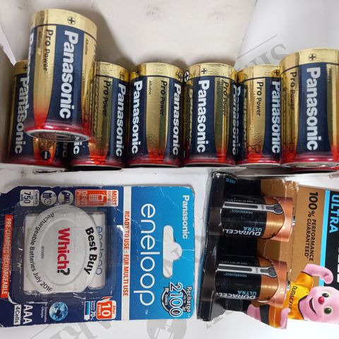 BOX OF APPROXIMATELY 5 ASSORTED HOUSEHOLD ITEMS TO INCLUDE PANASONIC PRO POWER BATTERIES, PANASONIC ENELOOP AAA BATTERIES, DURACELL C2 ULTRA BATTERIES, ETC