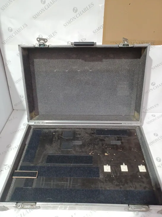 LARGE HEAVY DUTY METAL STORAGE CASE