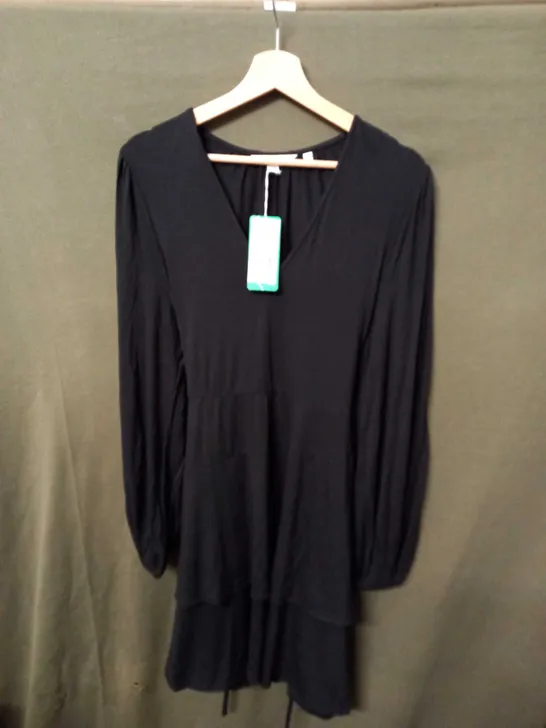 BOWDEN V NECK LONG DRESS - SIZE 12R