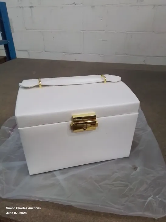 A BOX OF 12 QUALITY WHITE JEWELLERY BOXES WITH MIRROR AND 2 DRAWERS 