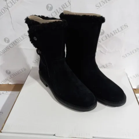 CHEALSEA OPAL BOOT BLACK SUEDE SIZE 6