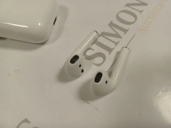 BOXED APPLE AIRPODS 