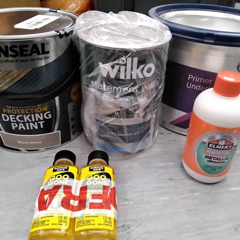 TOTE OF ASSORTED ITEMS INCLUDING RONSEAL WARM STONE DECKING PAINT, WILKO PEACOCK TEAL WALL PAINT, HEMPEL PRIMER UNDERCOAT, GOO GONE ADHESIVE REMOVER, ELMERS MAGIC LIQUID