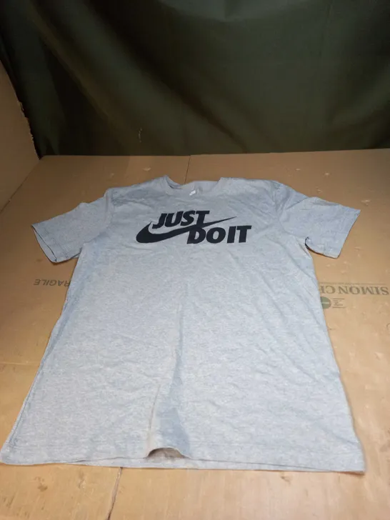 GREY NIKE TOP 