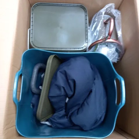 LARGE BOX OF ASSORTED HOUSEHOLD ITEMS TO INCLUDE KETTLE BELLS AND WATERING CAN