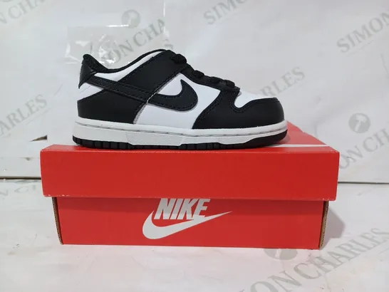 BOXED PAIR OF NIKE DUNK LOW KIDS SHOES IN BLACK/WHITE UK SIZE 7.5