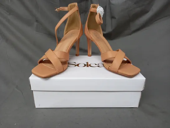 BOXED PAIR OF SOLEA LOLA OPEN TOE HEELED SANDALS IN CAMEL EU SIZE 36