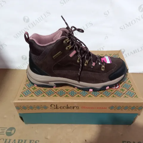 BOXED PAIR OF SKECHERS - SIZE 8