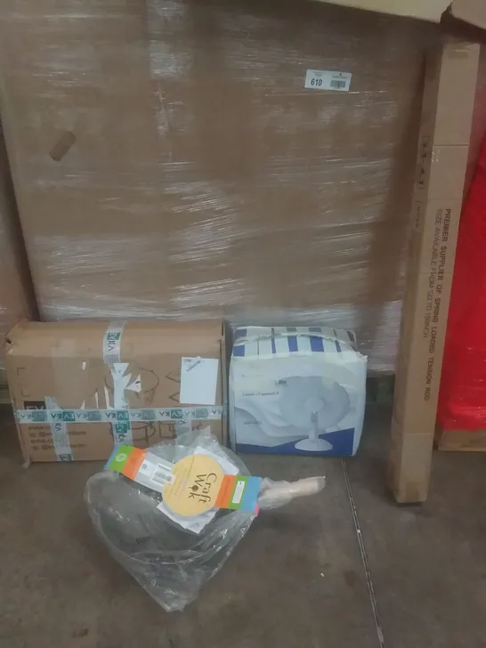 PALLET OF ASSORTED ITEMS INCLUDING SPRING LOADED TENSION ROD, DESK FAN, TABLE, CRAFT WOK PAN