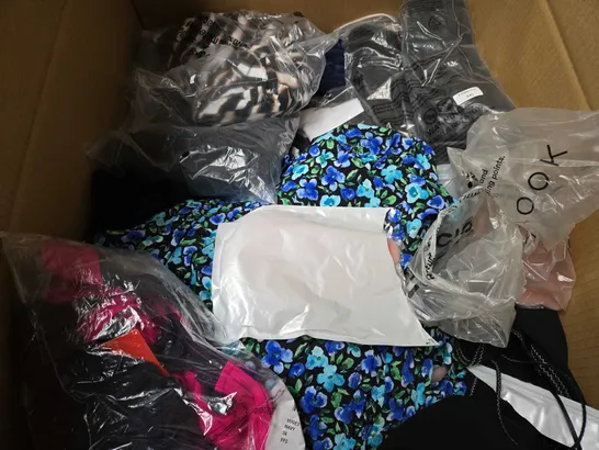 APPROXIMATELY 15 ASSORTED CLOTHING ITEMS IN VARIOUS SIZES TO INCLUDE - SPORTS BRA , SOCKS , SWIMMING COSTUME ETC