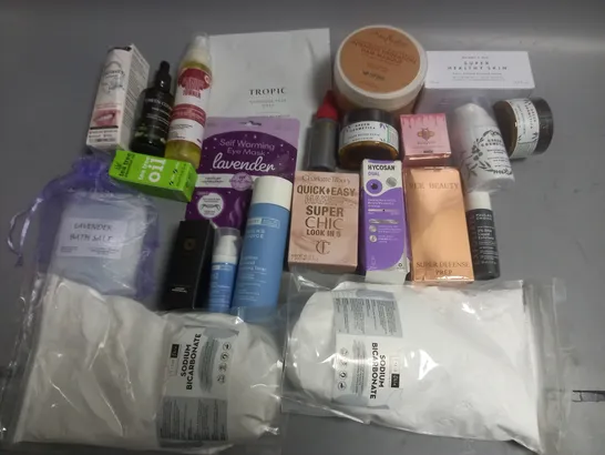 LOT OF APPROXIMATELY 20 ASSORTED HEALTH AND BEAUTY ITEMS TO INCLUDE SODIUM BICARBONATE, CHARLOTTE TILBURY MAKE UP AND PAULAS CHICE TONER