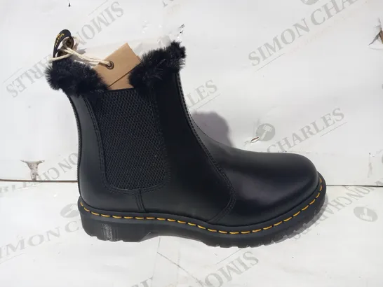 BOXED PAIR OF DR MARTENS FAUX FUR LINED BOOTS IN BLACK UK SIZE 7