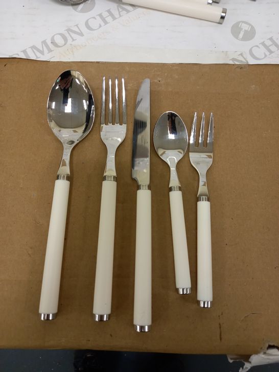 VILLEROY & BOCH PLAY! WHITE PEARL TABLE CUTLERY 24 PIECES