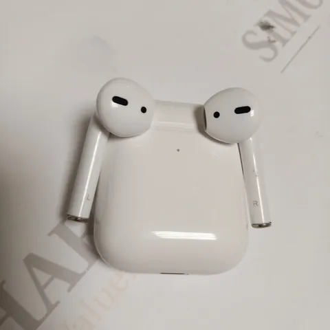 APPLE AIR PODS