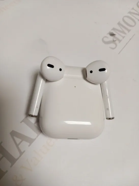 APPLE AIR PODS