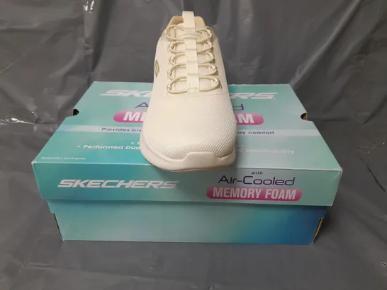 BOXED PAIR OF SKECHERS AIR-COOLED MEMORY FOAM TRAINERS IN CREAM SIZE 7