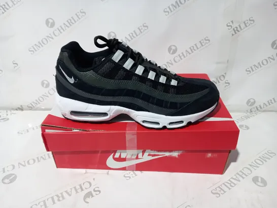 NIKE AIR MAX 95 BLACK SIZE 9