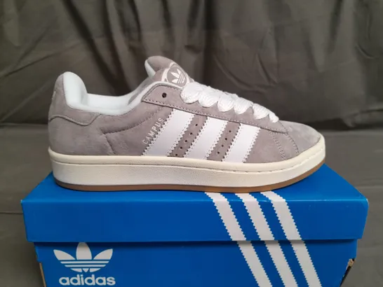 BOXED PAIR OF ADIDAS CAMPUS TRAINERS SIZE UK 5