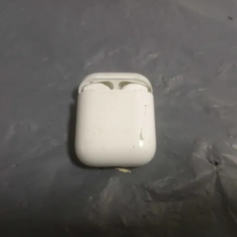 APPLE AIR PODS FIRST GEN IN WHITE 