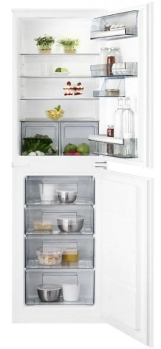 AEG 5000 COLD SENSE INTEGRATED 60/40 --FRIDGE FREEZER Model SCB718F3LS RRP £684