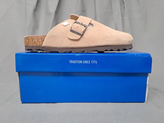 BOXED PAIR OF BIRKENSTOCK CLOSED TOE SHOES IN SANDSTONE EU SIZE 39