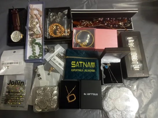 LOT OF ASSORTED JEWELLERY AND WATCH ITEMS TO INCLUDE RINGS, NECKLACES AND BRACELETS