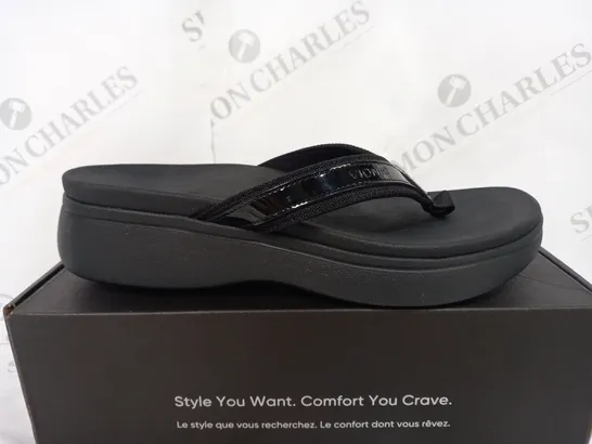 VIONIC PLATFORM OPEN TOE SANDAL IN BLACK - SIZE 6