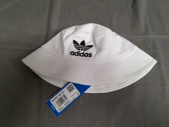 ADIDAS WHITE BUCKET HAT