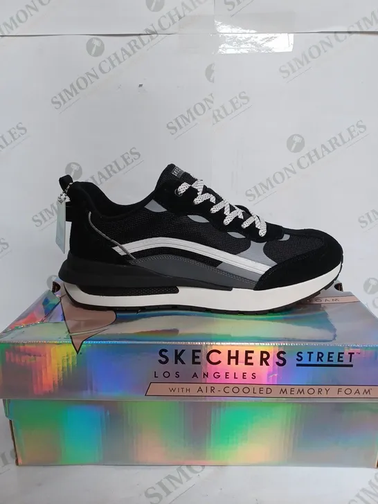 BOXED SKETCHERS STREET INFINITE JOGGER IN BLACK - UK 8 