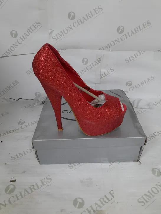 BOXED PAIR OF CASANDRA PLATFORM STILLETO HEEL IN RED GLITTER SIZE 5