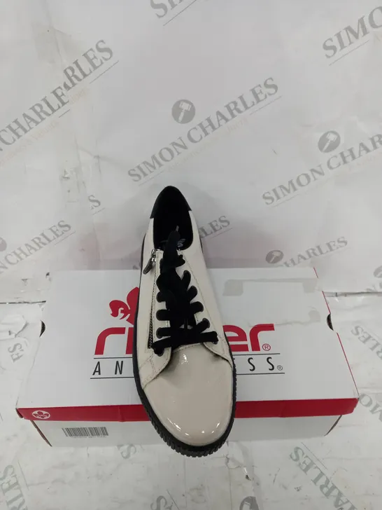 BOXED PAIR OF RIEKER SIDE ZIP CREAM BLOCK TRAINERS SIZE 6.5