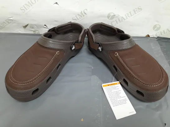 PAIR OF CROCS VISTA II CLOGS IN BROWN UK SIZE 9