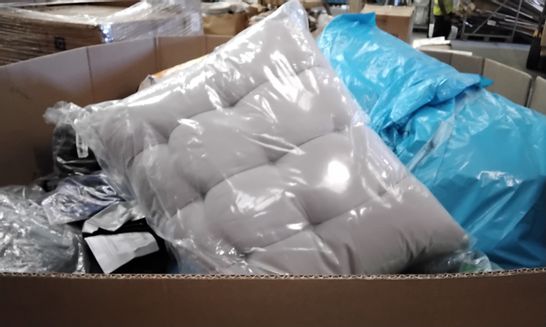 PALLET OF ASSORTED ITEMS INCLUDING GREEN EXTENDING HOSE PIPE, FLEXI HOSE, MEMORY FOAM PILLOW, NECK REST, SEAT CUSHION 